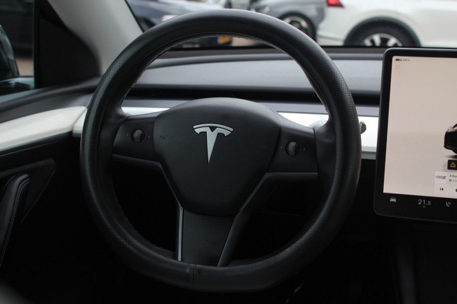 Tesla Model Y Long Range AWD 75 kWh / Autopilot / Panoramadak / Camera / 21'' / Keyless / Leder / Dodehoek / Navigatie / Stoelverwarming