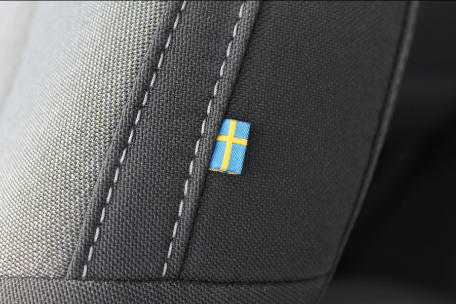 Volvo XC40 B4 211PK Automaat Plus Dark Google Infotainment / Semi elektrisch wegklapbare trekhaak / Verwarmbare voorruit / Harman Kardon Audio installatie / Elektrisch bedienbare voorstoelen