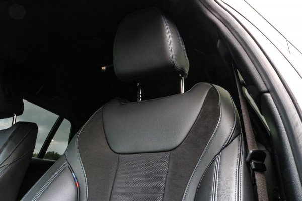 BMW 3 Serie Touring 330e - M-SPORT - CARPLAY - SFEERVERLICHTING