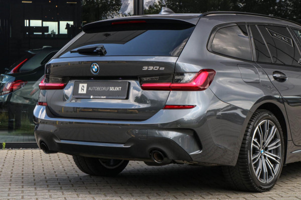 BMW 3 Serie Touring 330e - M-SPORT - CARPLAY - SFEERVERLICHTING