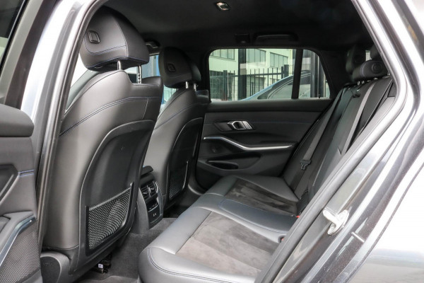 BMW 3 Serie Touring 330e - M-SPORT - CARPLAY - SFEERVERLICHTING