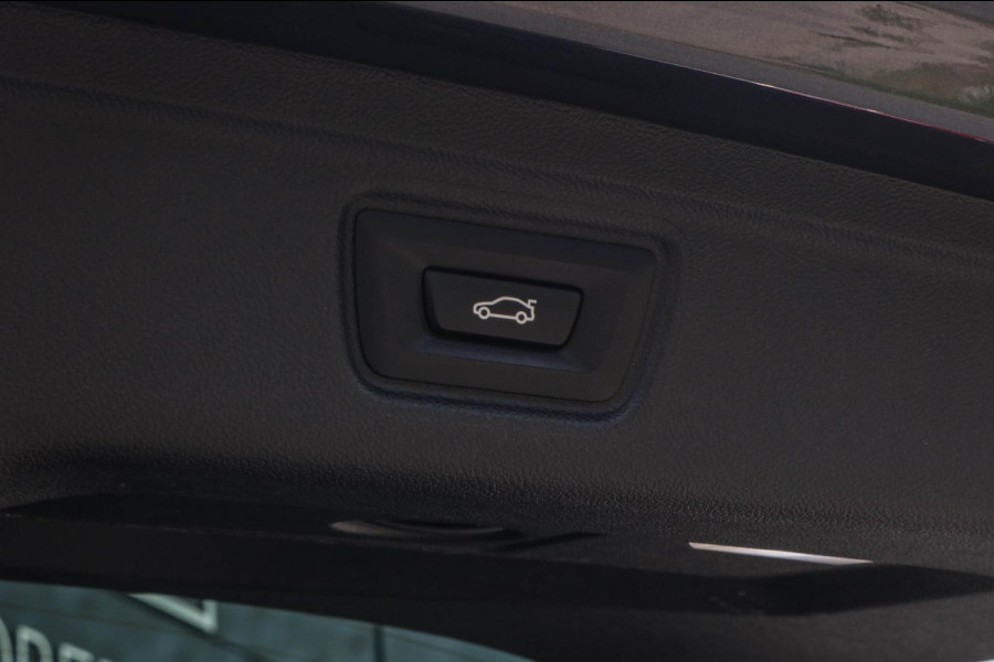 BMW 3 Serie Touring 330e - M-SPORT - CARPLAY - SFEERVERLICHTING