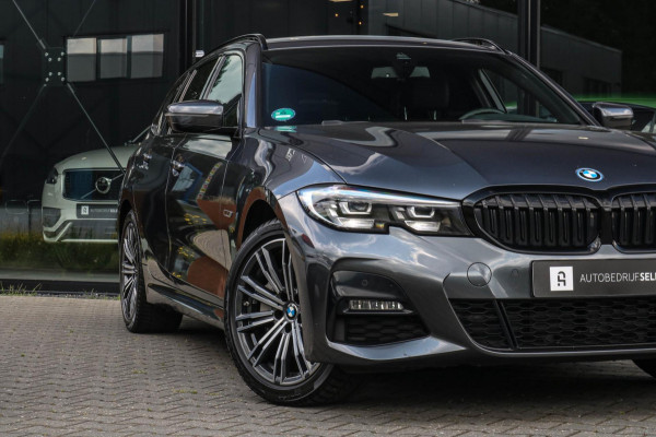 BMW 3 Serie Touring 330e - M-SPORT - CARPLAY - SFEERVERLICHTING