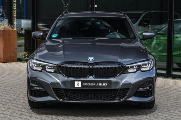 BMW 3 Serie Touring 330e - M-SPORT - CARPLAY - SFEERVERLICHTING