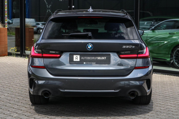 BMW 3 Serie Touring 330e - M-SPORT - CARPLAY - SFEERVERLICHTING