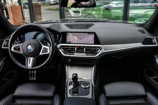 BMW 3 Serie Touring 330e - M-SPORT - CARPLAY - SFEERVERLICHTING