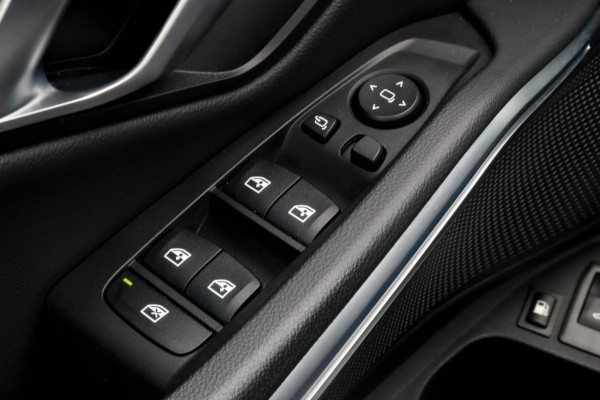 BMW 3 Serie Touring 330e - M-SPORT - CARPLAY - SFEERVERLICHTING