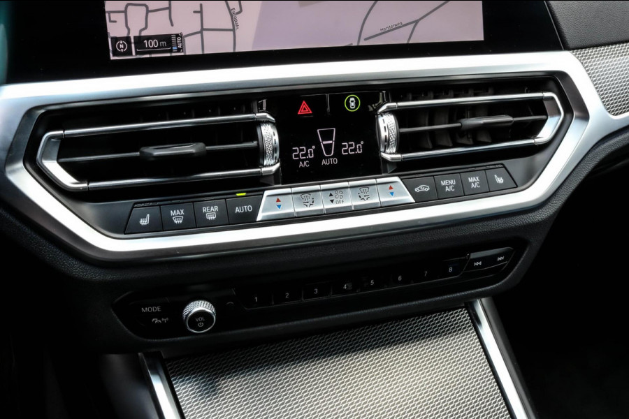 BMW 3 Serie Touring 330e - M-SPORT - CARPLAY - SFEERVERLICHTING
