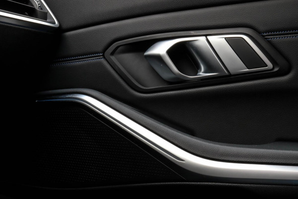BMW 3 Serie Touring 330e - M-SPORT - CARPLAY - SFEERVERLICHTING