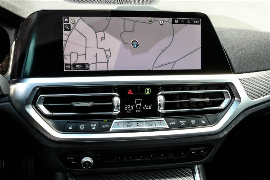 BMW 3 Serie Touring 330e - M-SPORT - CARPLAY - SFEERVERLICHTING