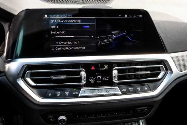 BMW 3 Serie Touring 330e - M-SPORT - CARPLAY - SFEERVERLICHTING