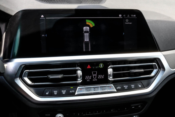 BMW 3 Serie Touring 330e - M-SPORT - CARPLAY - SFEERVERLICHTING