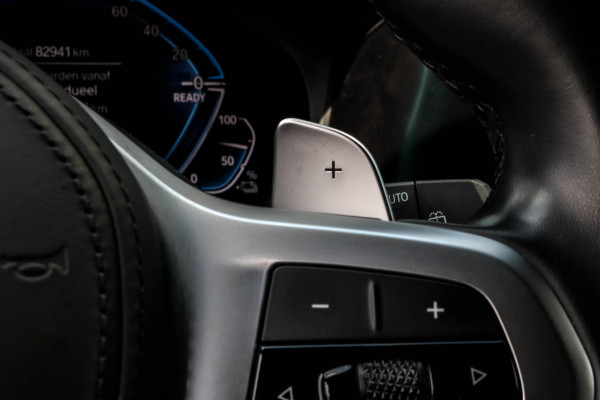 BMW 3 Serie Touring 330e - M-SPORT - CARPLAY - SFEERVERLICHTING