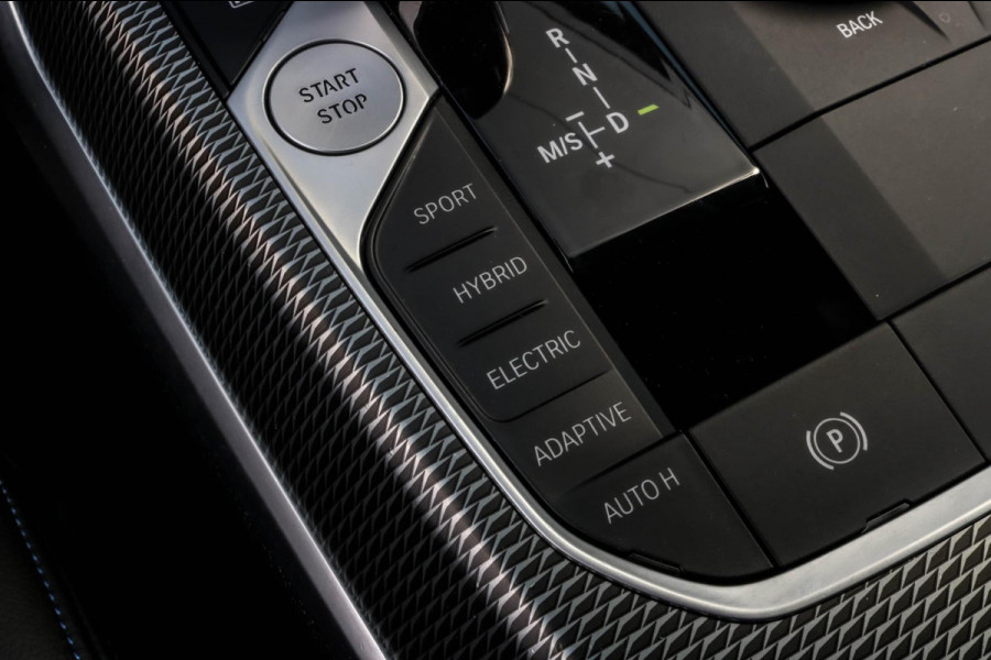 BMW 3 Serie Touring 330e - M-SPORT - CARPLAY - SFEERVERLICHTING
