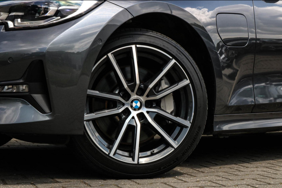 BMW 3 Serie Touring 330e xDrive - TREKHAAK - 360 CAMERA BMW 3 Serie Touring 330e xDrive - TREKHAAK - 360 CAMERA