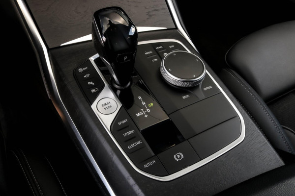 BMW 3 Serie Touring 330e xDrive - TREKHAAK - 360 CAMERA BMW 3 Serie Touring 330e xDrive - TREKHAAK - 360 CAMERA