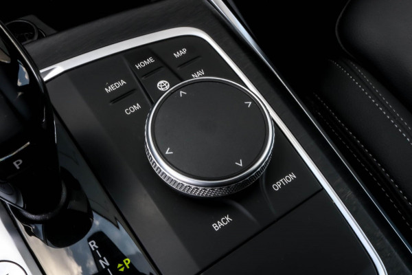 BMW 3 Serie Touring 330e xDrive - TREKHAAK - 360 CAMERA BMW 3 Serie Touring 330e xDrive - TREKHAAK - 360 CAMERA