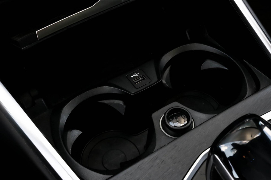 BMW 3 Serie Touring 330e xDrive - TREKHAAK - 360 CAMERA BMW 3 Serie Touring 330e xDrive - TREKHAAK - 360 CAMERA