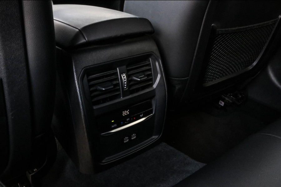 BMW 3 Serie Touring 330e xDrive - TREKHAAK - 360 CAMERA BMW 3 Serie Touring 330e xDrive - TREKHAAK - 360 CAMERA
