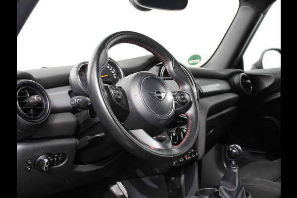 MINI Mini 1.5 136pk Cooper Chili | Climate control | Cruise control | Lichtmetalen velgen 17" | Stoelverwarming | Led MINI Mini 1.5 136pk Cooper Chili | Climate control | Cruise control | Lichtmetalen velgen 17" | Stoelverwarming | Led