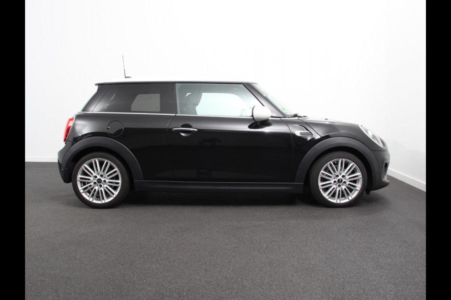 MINI Mini 1.5 136pk Cooper Chili | Climate control | Cruise control | Lichtmetalen velgen 17" | Stoelverwarming | Led MINI Mini 1.5 136pk Cooper Chili | Climate control | Cruise control | Lichtmetalen velgen 17" | Stoelverwarming | Led