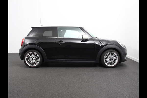 MINI Mini 1.5 136pk Cooper Chili | Climate control | Cruise control | Lichtmetalen velgen 17" | Stoelverwarming | Led MINI Mini 1.5 136pk Cooper Chili | Climate control | Cruise control | Lichtmetalen velgen 17" | Stoelverwarming | Led