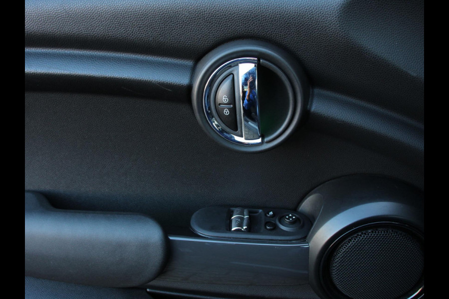 MINI Mini 1.5 136pk Cooper Chili | Climate control | Cruise control | Lichtmetalen velgen 17" | Stoelverwarming | Led MINI Mini 1.5 136pk Cooper Chili | Climate control | Cruise control | Lichtmetalen velgen 17" | Stoelverwarming | Led