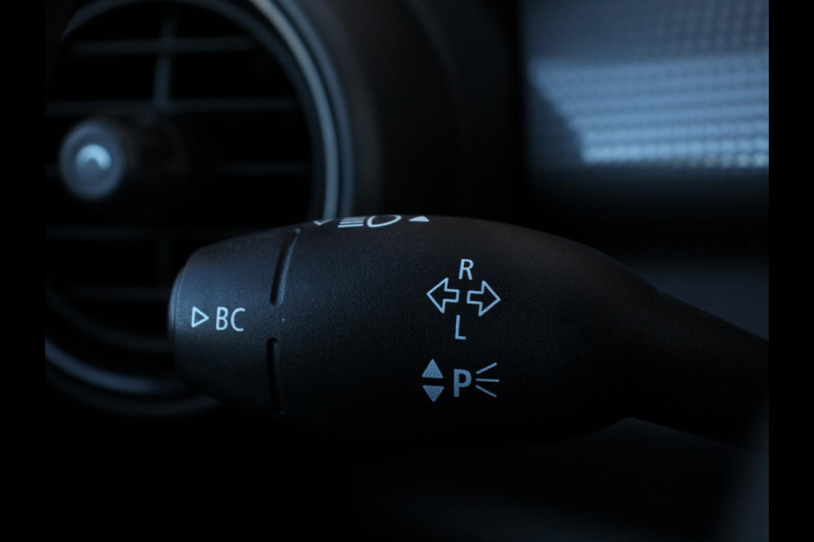 MINI Mini 1.5 136pk Cooper Chili | Climate control | Cruise control | Lichtmetalen velgen 17" | Stoelverwarming | Led MINI Mini 1.5 136pk Cooper Chili | Climate control | Cruise control | Lichtmetalen velgen 17" | Stoelverwarming | Led
