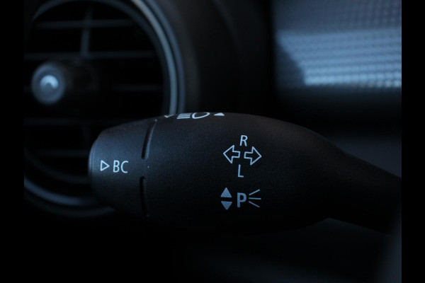 MINI Mini 1.5 136pk Cooper Chili | Climate control | Cruise control | Lichtmetalen velgen 17" | Stoelverwarming | Led MINI Mini 1.5 136pk Cooper Chili | Climate control | Cruise control | Lichtmetalen velgen 17" | Stoelverwarming | Led