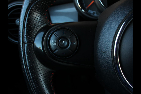 MINI Mini 1.5 136pk Cooper Chili | Climate control | Cruise control | Lichtmetalen velgen 17" | Stoelverwarming | Led MINI Mini 1.5 136pk Cooper Chili | Climate control | Cruise control | Lichtmetalen velgen 17" | Stoelverwarming | Led