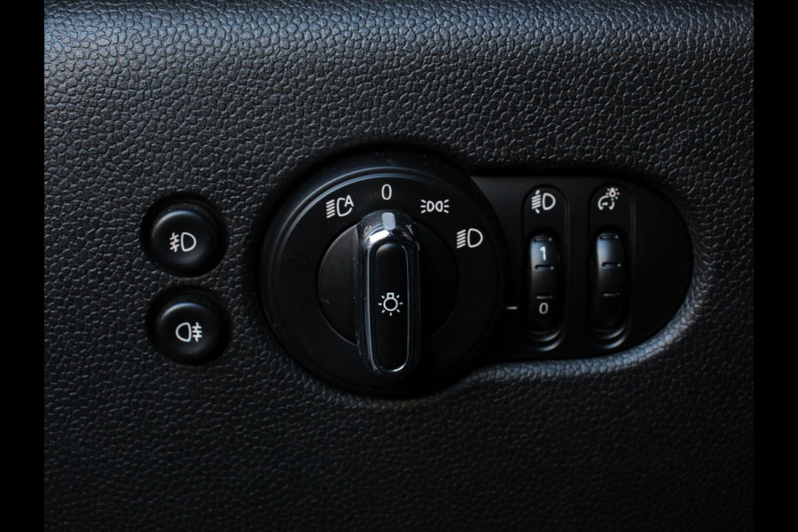 MINI Mini 1.5 136pk Cooper Chili | Climate control | Cruise control | Lichtmetalen velgen 17" | Stoelverwarming | Led MINI Mini 1.5 136pk Cooper Chili | Climate control | Cruise control | Lichtmetalen velgen 17" | Stoelverwarming | Led