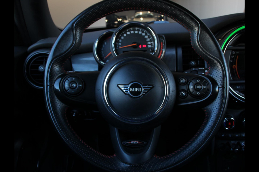 MINI Mini 1.5 136pk Cooper Chili | Climate control | Cruise control | Lichtmetalen velgen 17" | Stoelverwarming | Led MINI Mini 1.5 136pk Cooper Chili | Climate control | Cruise control | Lichtmetalen velgen 17" | Stoelverwarming | Led