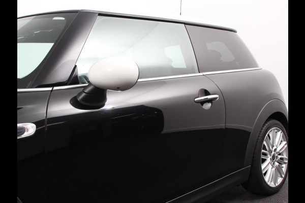 MINI Mini 1.5 136pk Cooper Chili | Climate control | Cruise control | Lichtmetalen velgen 17" | Stoelverwarming | Led MINI Mini 1.5 136pk Cooper Chili | Climate control | Cruise control | Lichtmetalen velgen 17" | Stoelverwarming | Led