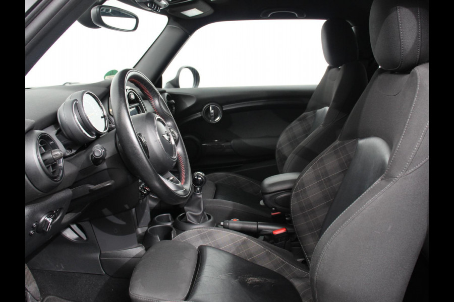 MINI Mini 1.5 136pk Cooper Chili | Climate control | Cruise control | Lichtmetalen velgen 17" | Stoelverwarming | Led MINI Mini 1.5 136pk Cooper Chili | Climate control | Cruise control | Lichtmetalen velgen 17" | Stoelverwarming | Led