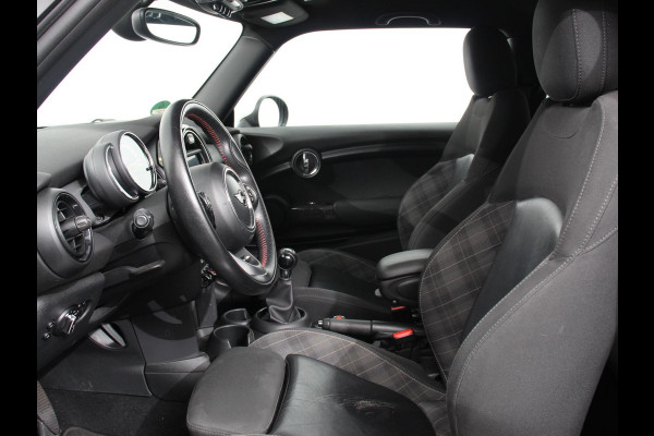 MINI Mini 1.5 136pk Cooper Chili | Climate control | Cruise control | Lichtmetalen velgen 17" | Stoelverwarming | Led MINI Mini 1.5 136pk Cooper Chili | Climate control | Cruise control | Lichtmetalen velgen 17" | Stoelverwarming | Led