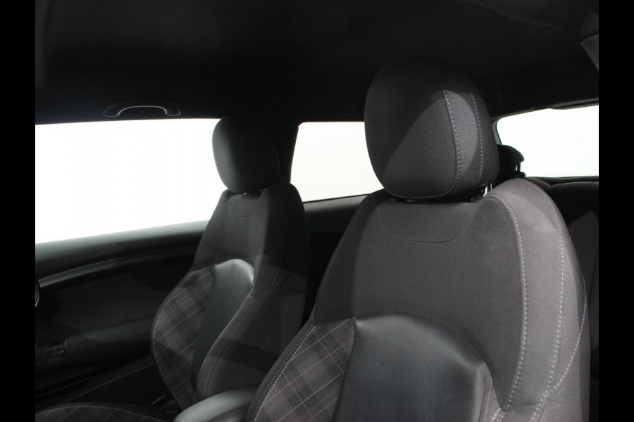 MINI Mini 1.5 136pk Cooper Chili | Climate control | Cruise control | Lichtmetalen velgen 17" | Stoelverwarming | Led MINI Mini 1.5 136pk Cooper Chili | Climate control | Cruise control | Lichtmetalen velgen 17" | Stoelverwarming | Led