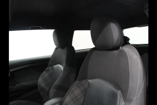 MINI Mini 1.5 136pk Cooper Chili | Climate control | Cruise control | Lichtmetalen velgen 17" | Stoelverwarming | Led MINI Mini 1.5 136pk Cooper Chili | Climate control | Cruise control | Lichtmetalen velgen 17" | Stoelverwarming | Led