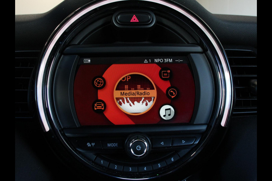 MINI Mini 1.5 136pk Cooper Chili | Climate control | Cruise control | Lichtmetalen velgen 17" | Stoelverwarming | Led MINI Mini 1.5 136pk Cooper Chili | Climate control | Cruise control | Lichtmetalen velgen 17" | Stoelverwarming | Led