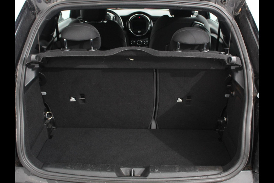 MINI Mini 1.5 136pk Cooper Chili | Climate control | Cruise control | Lichtmetalen velgen 17" | Stoelverwarming | Led MINI Mini 1.5 136pk Cooper Chili | Climate control | Cruise control | Lichtmetalen velgen 17" | Stoelverwarming | Led