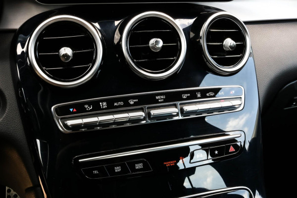 Mercedes-Benz GLC 300e 4MATIC AMG - VOLLEDER - CAMERA - GLC300E