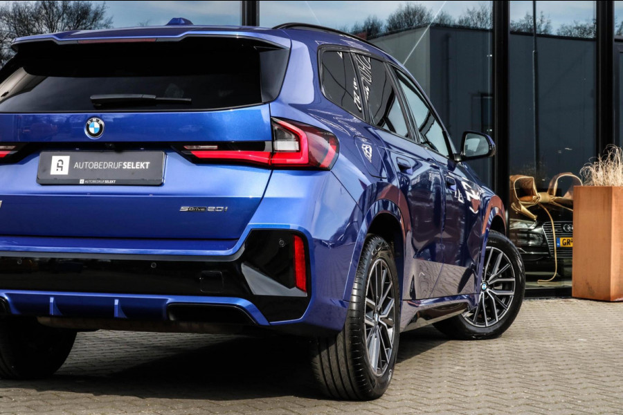 BMW X1 SDrive20i M-Sport - 360 CAMERA - HEAD UP - SFEERVERLICHTING - 2.0i