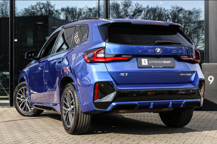 BMW X1 SDrive20i M-Sport - 360 CAMERA - HEAD UP - SFEERVERLICHTING - 2.0i