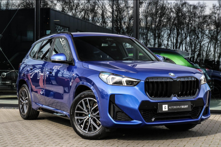 BMW X1 SDrive20i M-Sport - 360 CAMERA - HEAD UP - SFEERVERLICHTING - 2.0i