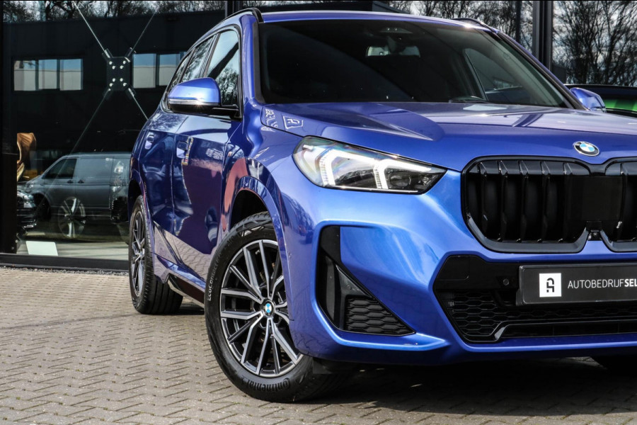 BMW X1 SDrive20i M-Sport - 360 CAMERA - HEAD UP - SFEERVERLICHTING - 2.0i