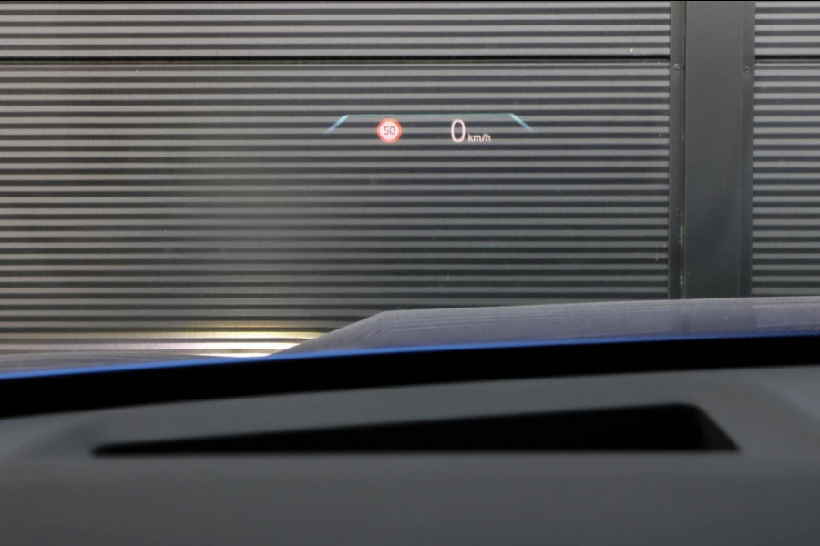 BMW X1 SDrive20i M-Sport - 360 CAMERA - HEAD UP - SFEERVERLICHTING - 2.0i