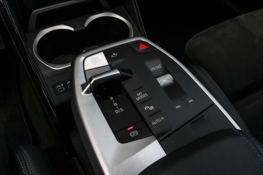 BMW X1 SDrive20i M-Sport - 360 CAMERA - HEAD UP - SFEERVERLICHTING - 2.0i