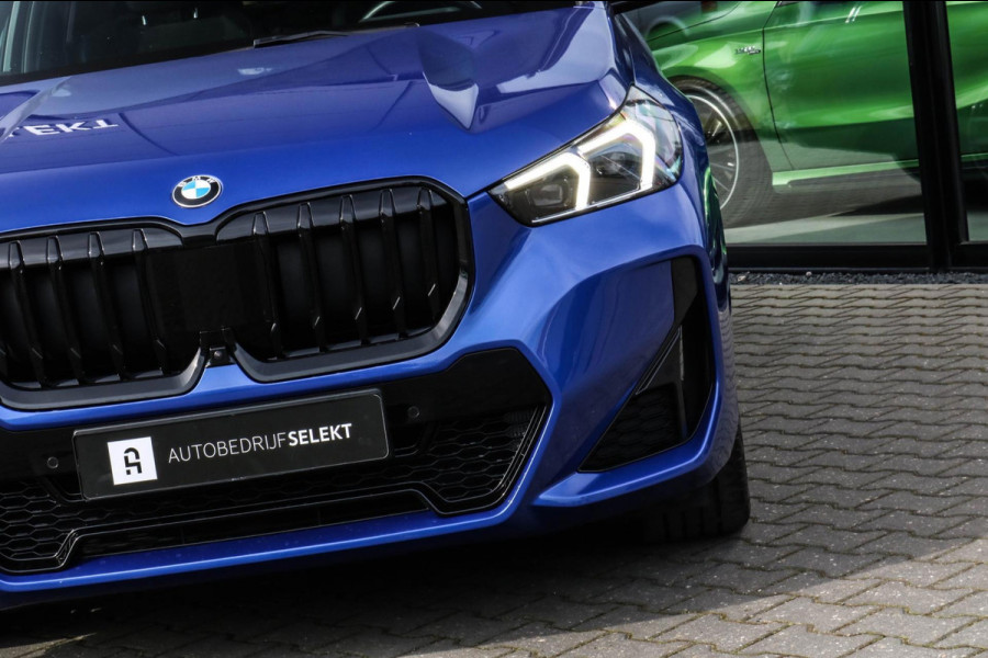 BMW X1 SDrive20i M-Sport - 360 CAMERA - HEAD UP - SFEERVERLICHTING - 2.0i