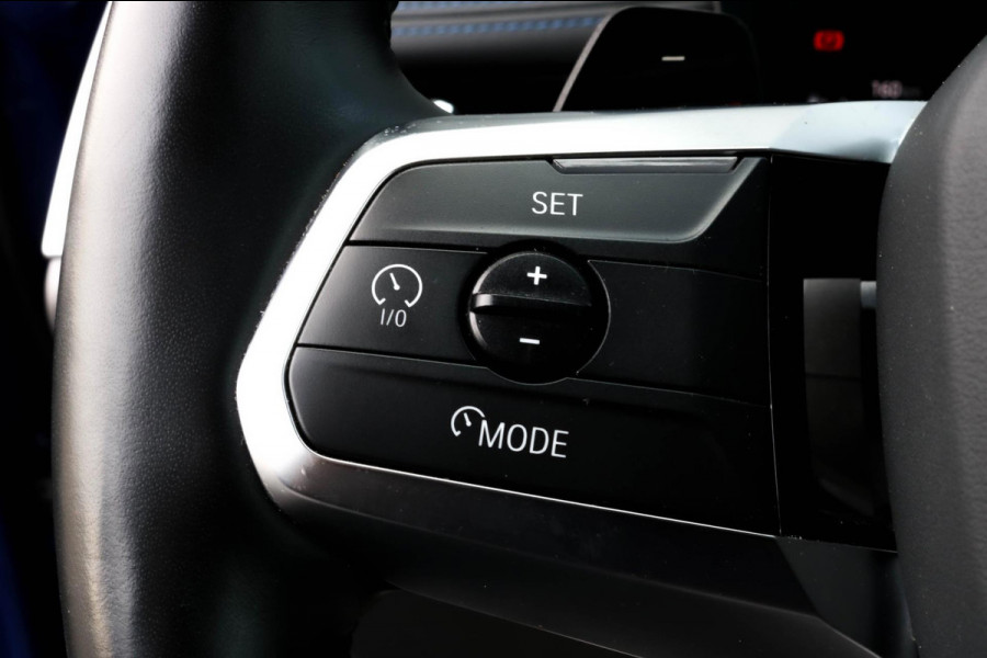 BMW X1 SDrive20i M-Sport - 360 CAMERA - HEAD UP - SFEERVERLICHTING - 2.0i