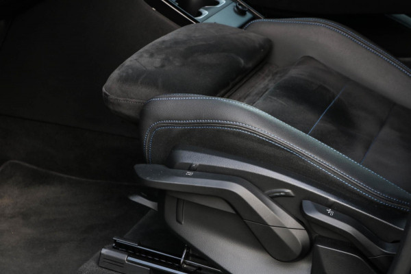 BMW X1 SDrive20i M-Sport - 360 CAMERA - HEAD UP - SFEERVERLICHTING - 2.0i