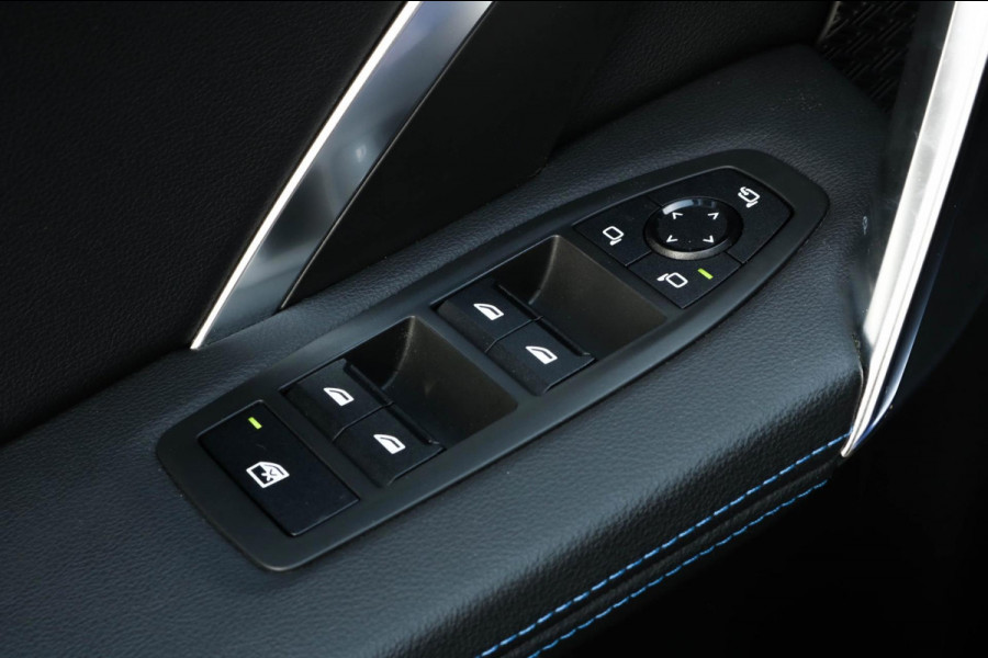 BMW X1 SDrive20i M-Sport - 360 CAMERA - HEAD UP - SFEERVERLICHTING - 2.0i